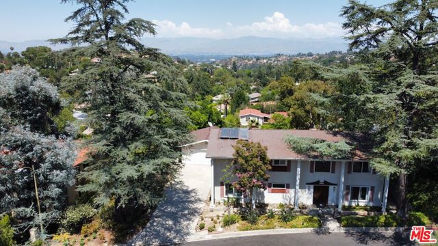 3450 White Rose Way photo 2