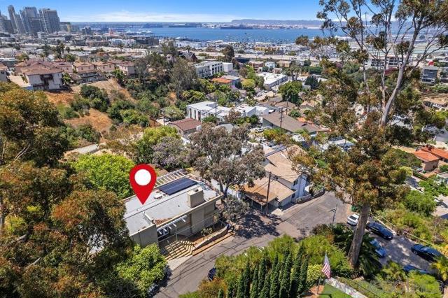 405 W Nutmeg St, San Diego CA: https://media.crmls.org/mediaz/5d0e2f91-6d44-4420-bc11-7b3df2669d3b.jpg