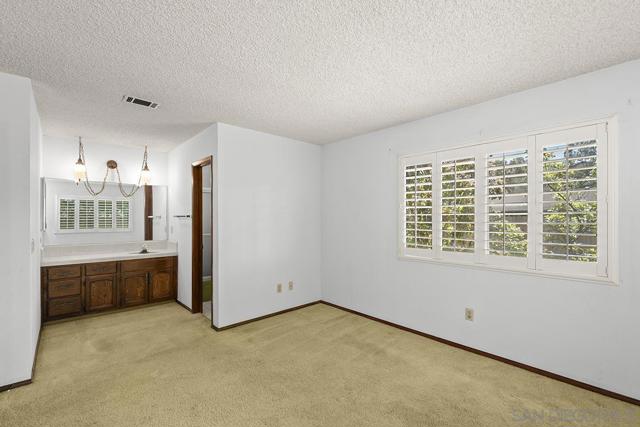 3718 Barbic Ct, Spring Valley CA: https://media.crmls.org/mediaz/5d0ea44b-d298-4de8-89e6-c8ccbe0d57e1.jpg