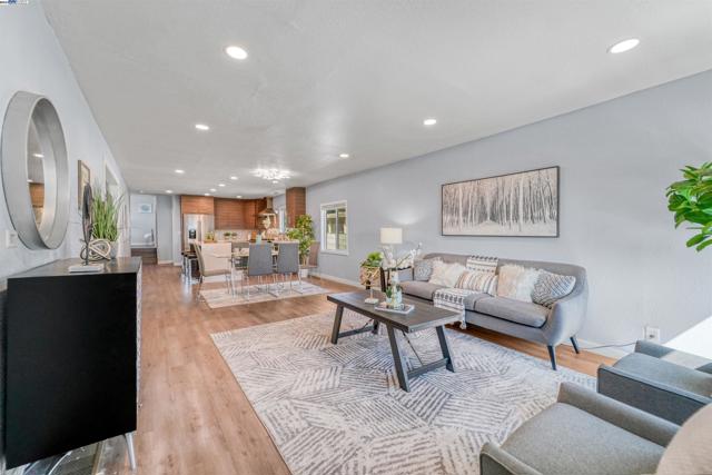 Image 6 of 59 For 15966 Maubert Ave