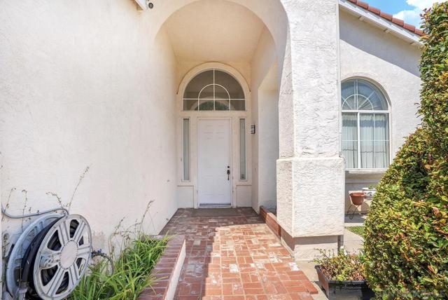 778 Avenida De La Barca, Chula Vista CA: https://media.crmls.org/mediaz/5d0f0ee1-5fa5-4445-a75c-686046b8b700.jpg