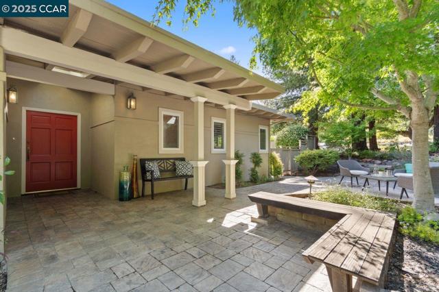 23 Lost Valley Dr, Orinda CA: https://media.crmls.org/mediaz/5d0f6cbb-0dd5-4ab6-89f1-c93bf8c37709.jpg