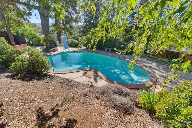 602 Starbright Ln, Alpine CA: https://media.crmls.org/mediaz/5d0f73dc-1c89-42a5-a85e-bf7b53f04232.jpg