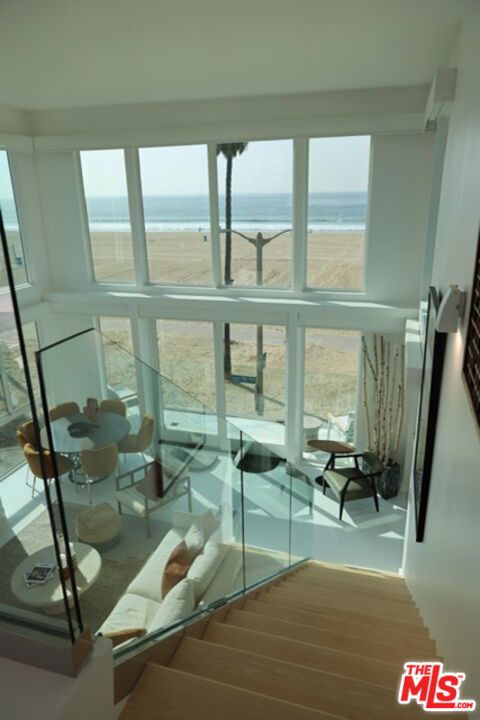 2419 Ocean Front Walk, Venice CA: https://media.crmls.org/mediaz/5d0f84a8-b5f9-45cf-bbec-9315a45a0768.jpg