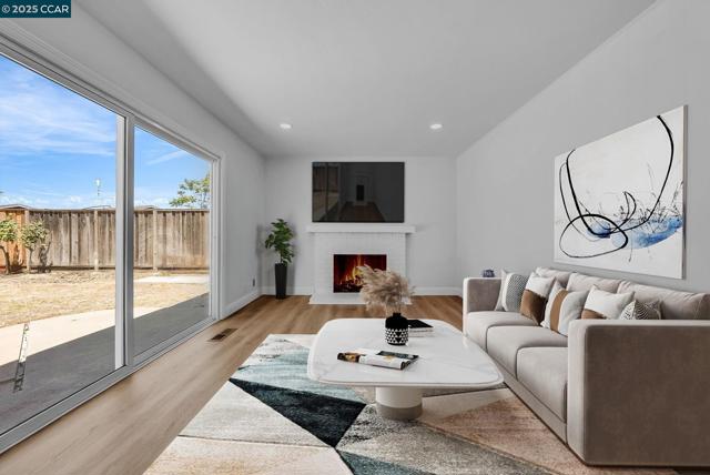 37643 Crocus Ct, Newark CA: https://media.crmls.org/mediaz/5d0f961d-f29a-4d5a-ba68-640126acf14c.jpg