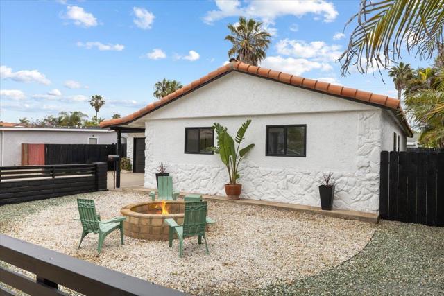 1211 California St, Imperial Beach CA: https://media.crmls.org/mediaz/5d0fa2df-74db-452e-a813-74147795bfa0.jpg
