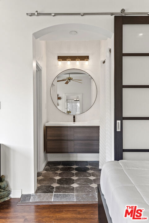 1923 Sunset Plaza Drive, Los Angeles CA: https://media.crmls.org/mediaz/5d1002e8-be29-4049-a330-d22367e060cf.jpg