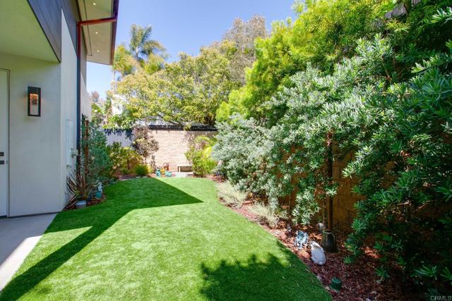 2045 Lowry Place, La Jolla CA: https://media.crmls.org/mediaz/5d106063-e99e-4e49-8a4c-b223a675715f.jpg