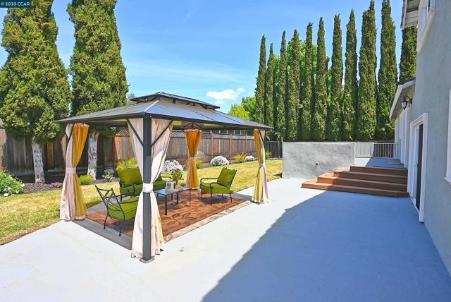 2782 Canyon Creek Dr, San Ramon CA: https://media.crmls.org/mediaz/5d109754-28b8-4495-864b-ff7400640c3c.jpg