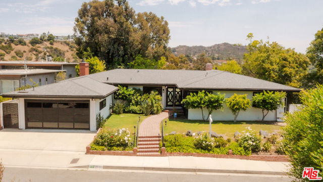 2700 Carmar Drive, Los Angeles CA: https://media.crmls.org/mediaz/5d111d3c-385c-482a-a587-17d61b313e4a.jpg