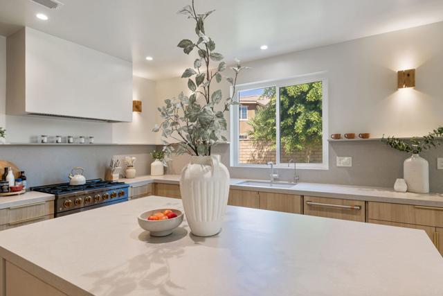 Image 14 of 76 For 79938 Dewsbury Drive