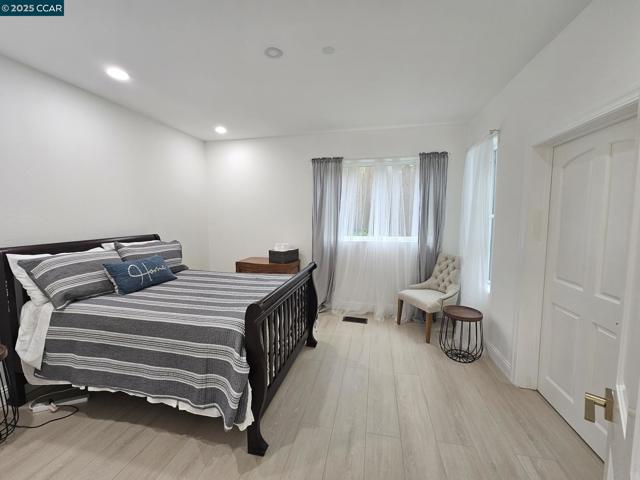 2785 Butters Dr, Oakland CA: https://media.crmls.org/mediaz/5d1185d6-6dc5-4996-888c-438f5ae75760.jpg