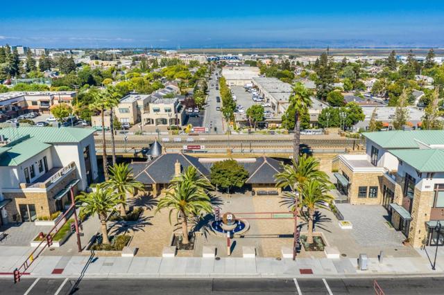 500 Walnut Street, San Carlos CA: https://media.crmls.org/mediaz/5d120493-2891-4c04-abf0-5fe71e16d992.jpg