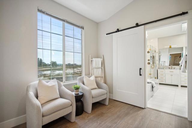 Image 14 of 33 For 998 Governors Bay Drive