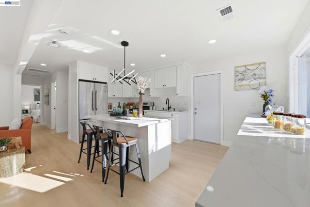 137 Tamarack Dr, Union City CA: https://media.crmls.org/mediaz/5d127288-e862-4612-8203-9878ee148a84.jpg