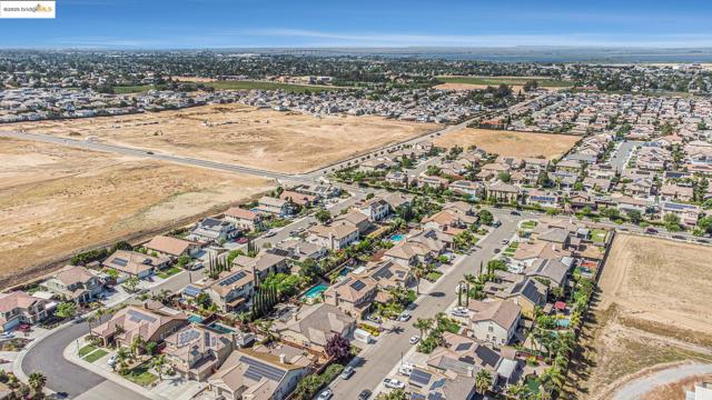 113 Little Ranch Circle, Oakley CA: https://media.crmls.org/mediaz/5d12fa41-21fa-4afd-99e6-9ee1e69900bc.jpg