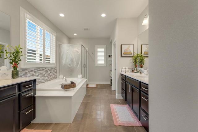 738 Sullivan Way, Gilroy CA: https://media.crmls.org/mediaz/5d135731-86da-4b71-95d2-d02c9343539c.jpg