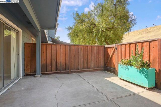 1048 Spring Valley Cmn, Livermore CA: https://media.crmls.org/mediaz/5d13ab5a-8968-47ac-ba79-80fb65367d02.jpg