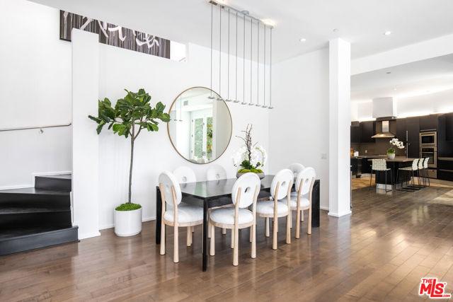 1642 Lindacrest Drive, Beverly Hills CA: https://media.crmls.org/mediaz/5d145e20-bcbf-45cd-921b-c54422d6afe4.jpg