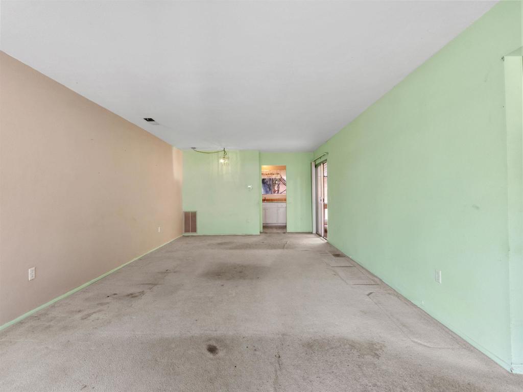https://media.crmls.org/mediaz/5d14a4fb-447e-4492-ae8b-6d493632a740.jpg?preset=X-Large