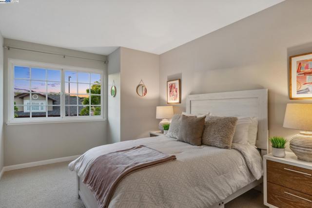 82 Applegate Way, Alameda CA: https://media.crmls.org/mediaz/5d16b88d-9a87-4a6d-8e13-ffbe82d8c02f.jpg