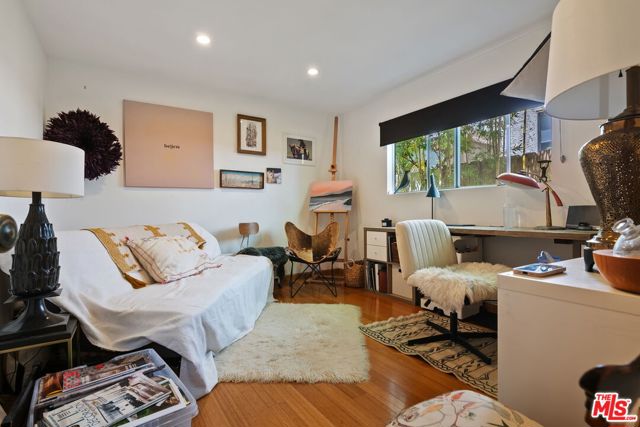 2702 11th Street, Santa Monica CA: https://media.crmls.org/mediaz/5d16c087-af93-42ff-81aa-afdca5aaadb4.jpg