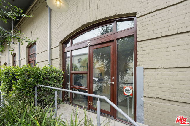 940 E 2nd Street, Los Angeles CA: https://media.crmls.org/mediaz/5d16d8bd-9194-48c7-8f61-95862bfe452a.jpg