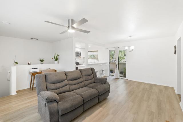 Detail Gallery Image 5 of 14 For 913 Amistad  Ct #D,  El Cajon,  CA 92019 - 2 Beds | 1 Baths