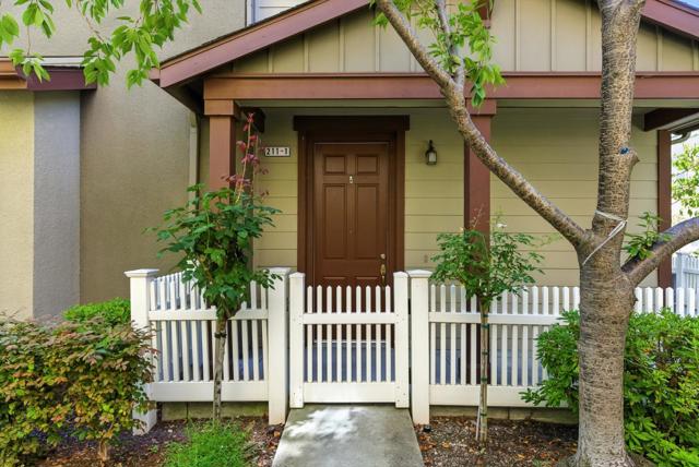 211 Peppermint Tree Terrace, Sunnyvale CA: https://media.crmls.org/mediaz/5d1771cb-0b51-4322-b22a-c39fe299ecf6.jpg
