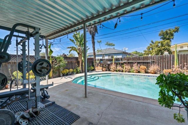 632 Sandalwood Dr, El Cajon CA: https://media.crmls.org/mediaz/5d17bd59-7aa4-4218-a35a-299f7636c25f.jpg