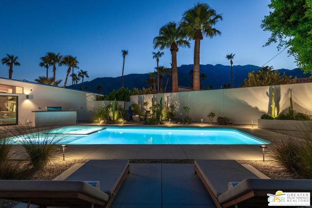 454 E Lindsey Drive, Palm Springs CA: https://media.crmls.org/mediaz/5d17defd-75a5-44ed-aefa-f69b573f3cd5.jpg