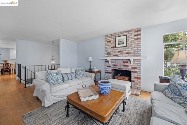 2821 Erin CT, Richmond CA: https://media.crmls.org/mediaz/5d180f60-10ed-4b9e-8eab-2492fe48208a.jpg