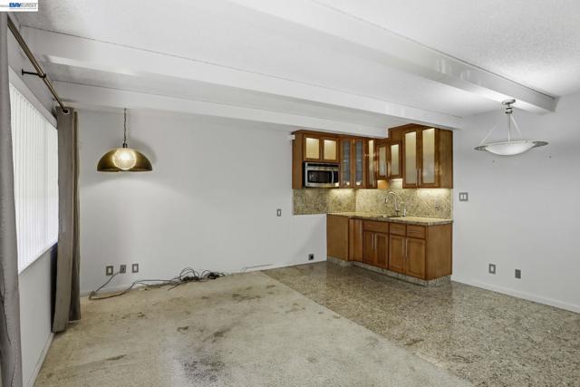 Image 31 of 48 For 2550 Damuth St