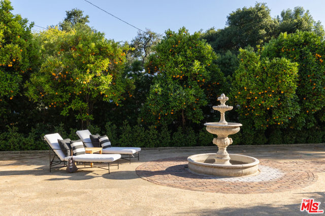 205 S Lomita Avenue, Ojai CA: https://media.crmls.org/mediaz/5d18c17d-14f2-4699-b1e4-9cca43537edf.jpg