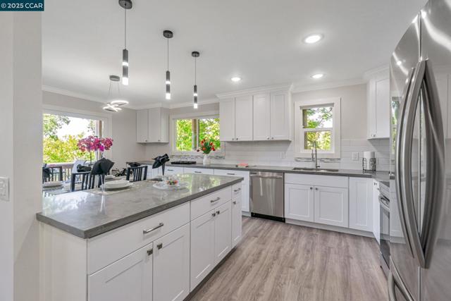 2900 Tice Creek Dr, Walnut Creek CA: https://media.crmls.org/mediaz/5d18c612-4a22-4be8-9c5a-c829ad761c3a.jpg