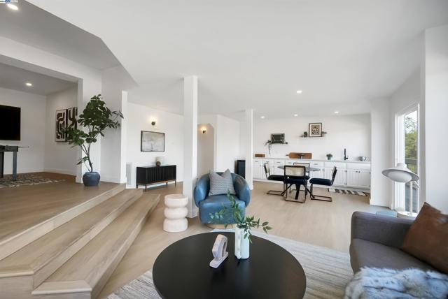 102 Castlewood Dr, Pleasanton CA: https://media.crmls.org/mediaz/5d19178e-8bd4-4863-b660-075a838054cd.jpg