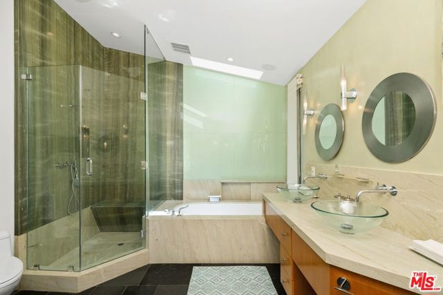 2625 Mar Lu Drive, Los Angeles CA: https://media.crmls.org/mediaz/5d19de53-2cd4-4853-8ddf-0bd504634aae.jpg