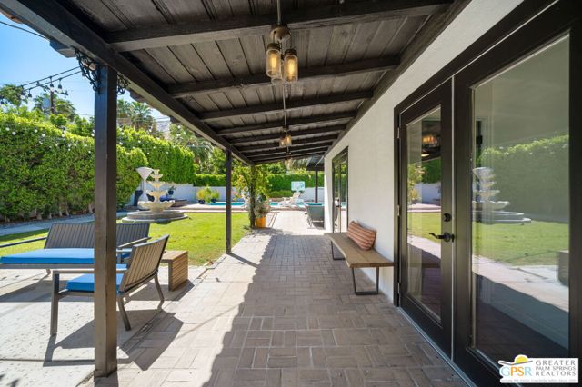 1861 S Palm Canyon Drive, Palm Springs CA: https://media.crmls.org/mediaz/5d1a101d-0587-46a1-9855-9027fa3ce44c.jpg