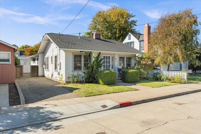 207 2nd Avenue, Santa Cruz CA: https://media.crmls.org/mediaz/5d1abf93-9716-451d-8c66-2bebb62241ff.jpg