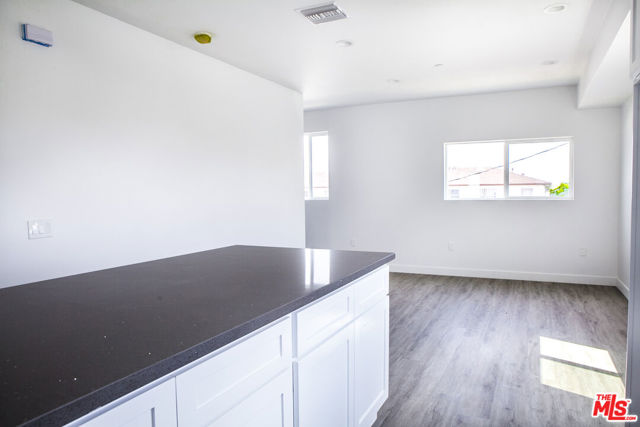 11503 S New Hampshire Avenue, Los Angeles CA: https://media.crmls.org/mediaz/5d1ae3e0-2f62-4cbd-a7c6-674e4a559df8.jpg