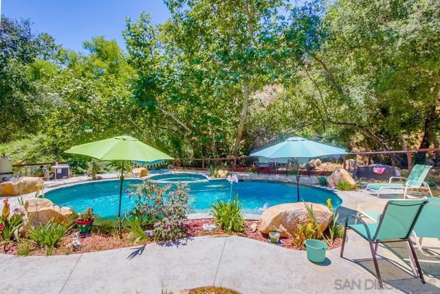 210 Frances Dr, El Cajon CA: https://media.crmls.org/mediaz/5d1b1a5d-aea2-4327-8a07-efd361504ac8.jpg