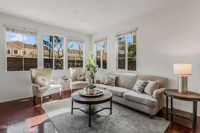 Detail Gallery Image 4 of 50 For 2916 Esperanza Way #F,  Simi Valley,  CA 93063 - 4 Beds | 3 Baths