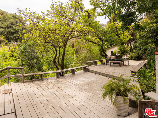 8162 Kirkwood Drive, Los Angeles CA: https://media.crmls.org/mediaz/5d1c15d6-791a-4261-9733-37946c397270.jpg