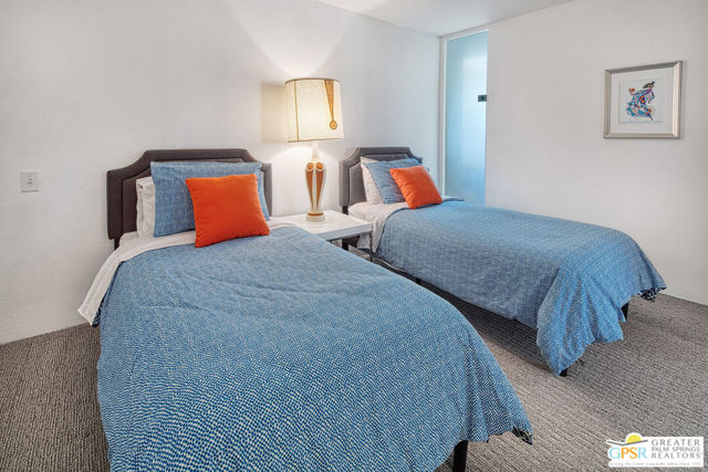 70120 Frank Sinatra Drive, Rancho Mirage CA: https://media.crmls.org/mediaz/5d1c2d64-4dd0-4a62-a7c5-2da8e3e1b188.jpg