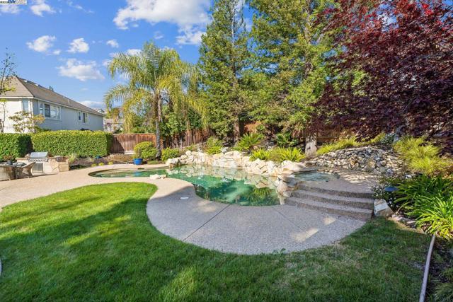 1221 Culet Ranch Rd, Danville CA: https://media.crmls.org/mediaz/5d1c6718-fa6e-41c9-bb18-826392a17aac.jpg