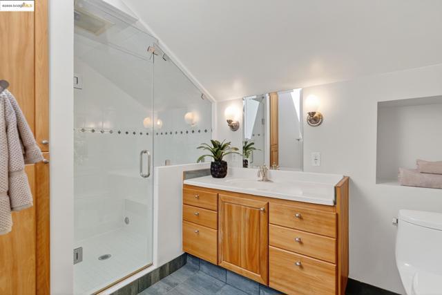 541 Boulevard Way, Piedmont CA: https://media.crmls.org/mediaz/5d1c9067-b639-4fe0-9d21-1834c8daa391.jpg