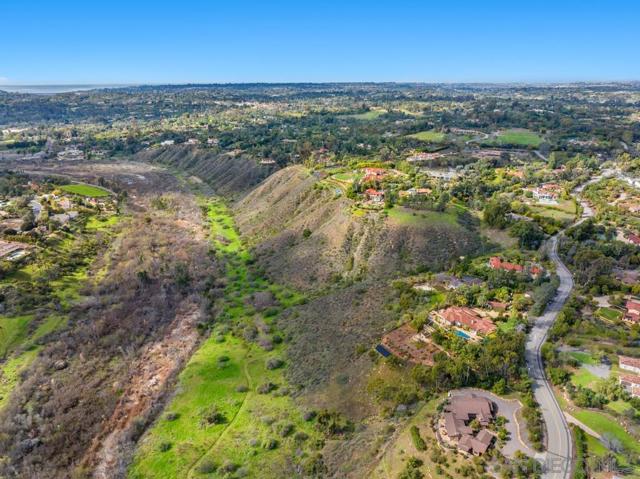 16574 Zumaque, Rancho Santa Fe CA: https://media.crmls.org/mediaz/5d1cdd71-547a-48ff-a1d4-a23a55d5c0cd.jpg