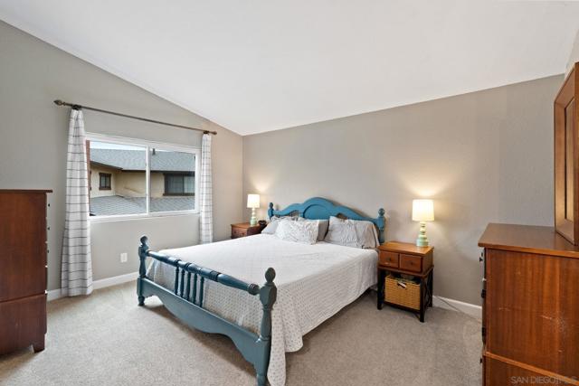 10424 Nubbin Ct, Santee CA: https://media.crmls.org/mediaz/5d1d52d7-4d1f-435d-92c7-6ae727b5975b.jpg