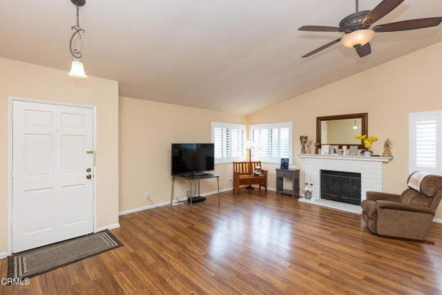 Detail Gallery Image 3 of 25 For 1955 Yolanda St, Camarillo,  CA 93010 - 3 Beds | 2 Baths