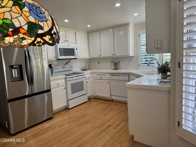 2971 Shadow Brook Lane, Westlake Village CA: https://media.crmls.org/mediaz/5d1dd753-3655-4805-b5d4-059c9f9b831a.jpg